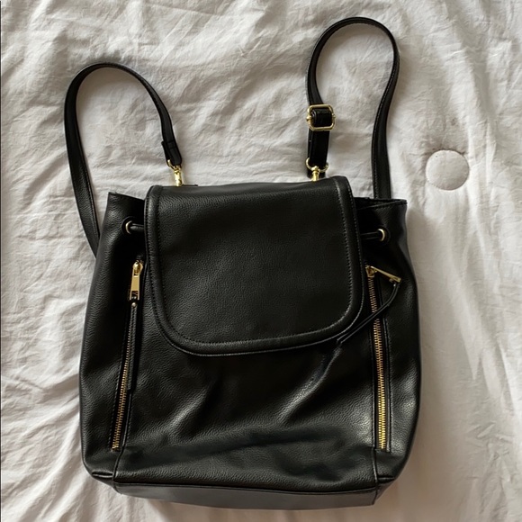 Backpack - Picture 3 of 6